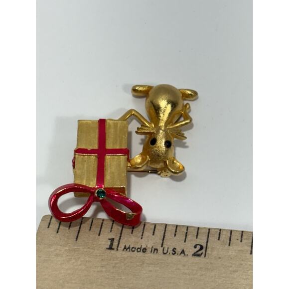 Vintage Rare MYLU Rhinestone Enamel Mouse Holding Christmas Present Pin‎ Brooch - Picture 7 of 8